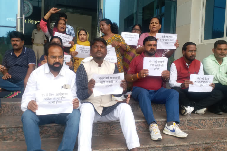 Ward councilors protest against Ranchi Mayor