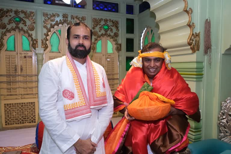 Mukesh Ambani Visits Shrinathji Temple