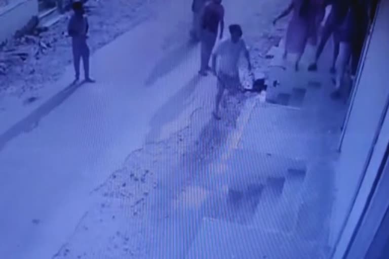 Policeman beat neighbor in minor dispute