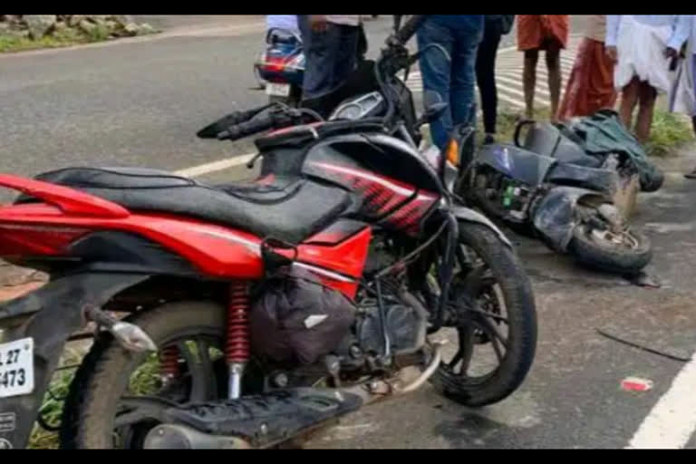 pathanamthitta car two wheeler accident  pathanamthitta  pathanamthitta todays news  പത്തനംതിട്ട ഇന്നത്തെ വാര്‍ത്ത  പത്തനംതിട്ട  എംസി റോഡിലെ ആറാട്ടുകടവ്  Arattukadav MC Road