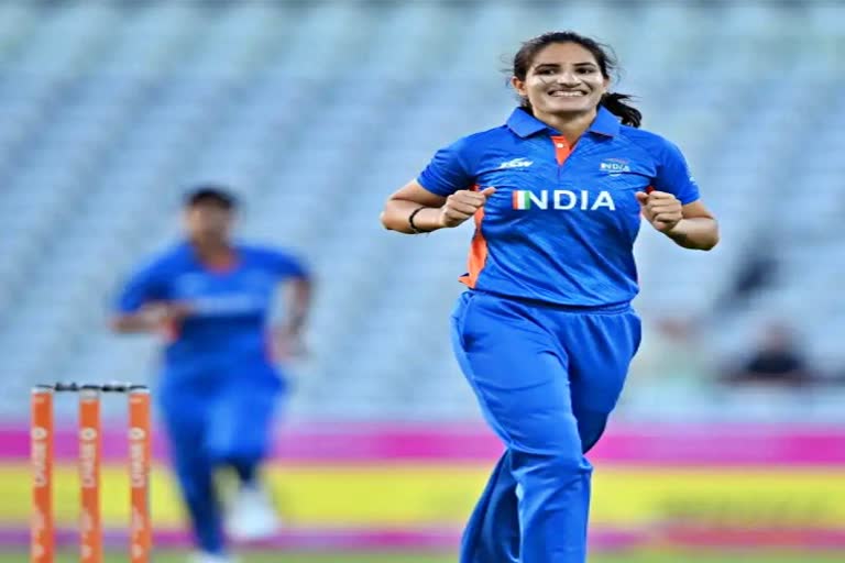 Women s T20 Rankings  Renuka Singh climbs to 13th position among bowlers  Deepti sharma retains seventh spot  icc  अंतरराष्ट्रीय क्रिकेट परिषद  महिला टी20 अंतरराष्ट्रीय रैंकिंग  रेणुका सिंह गेंदबाजों की में 13वें स्थान पर पहुंची  दीप्ति शर्मा सातवें स्थान पर बरकरार