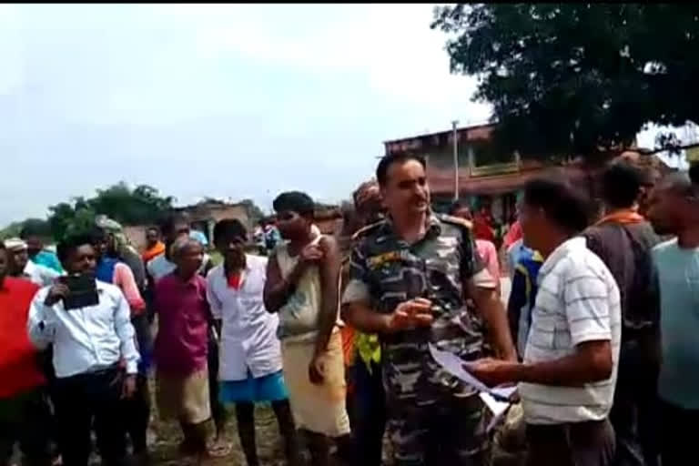 Cattle smugglers near Nindir village Latehar BJP spokesperson pratul shahdev allegation on police for smuggling