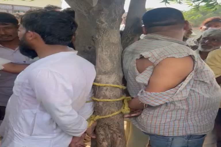 School boy kidnapped in Bharatpur, villagers caught, tied them to tree and beaten