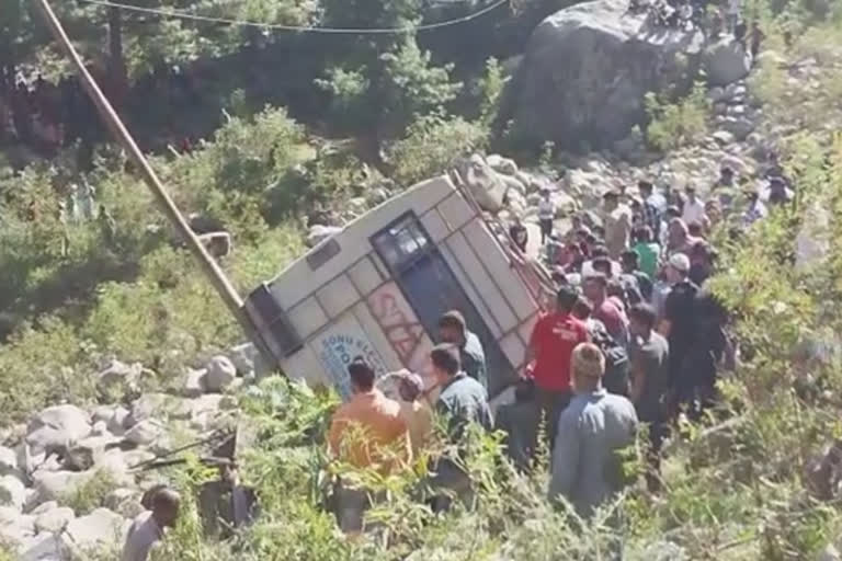 several-killed-in-bus-accident-in-sawjian-area-of-poonch