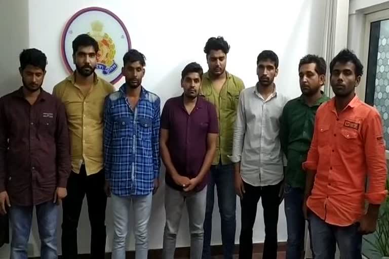 one solver and 7 students arrested in noida