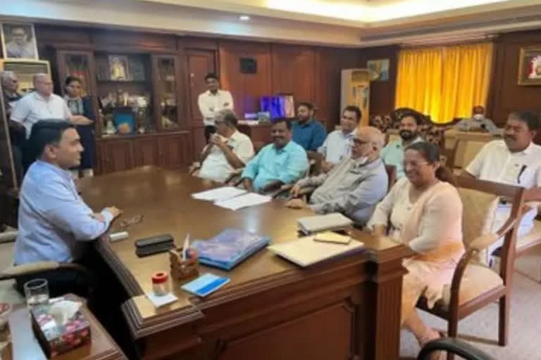 eight out of eleven Congress MLAs in Goa to join BJP