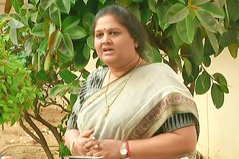 Former MP Kothapalli Geeta Arrest