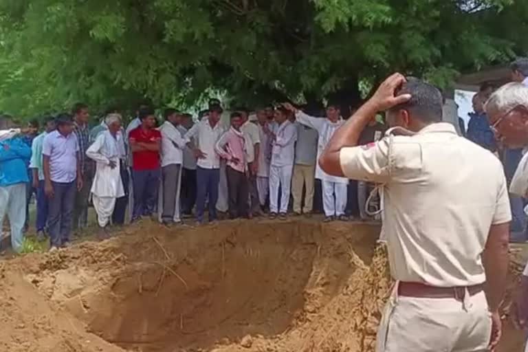 Jaspada1 year old girl falls into borewell, Dausa Jaspada