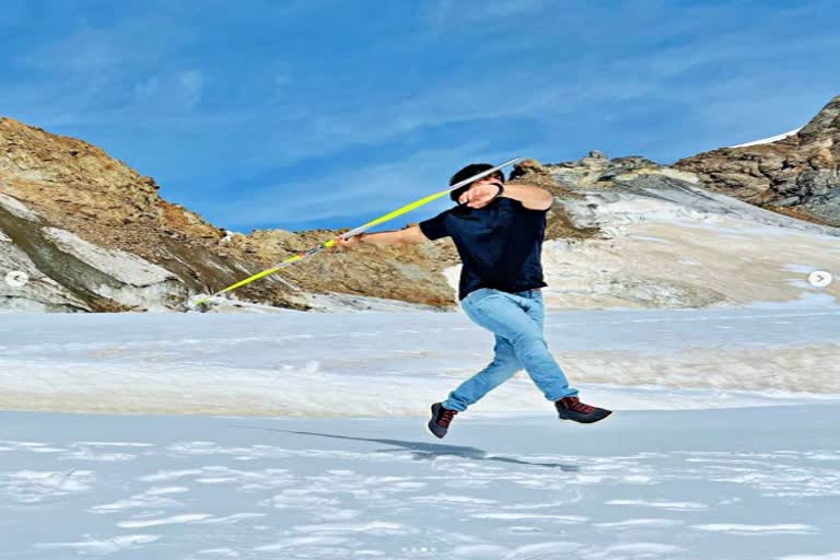 Neeraj Chopra enjoying a holiday Neeraj Chopra Neeraj enjoying a holiday in Switzerland छुट्टियों का लुत्फ उठा रहे हैं नीरज चोपड़ा नीरज चोपड़ा स्विट्ज़रलैंड में छुट्टियां एन्जॉय कर रहे हैं नीरज