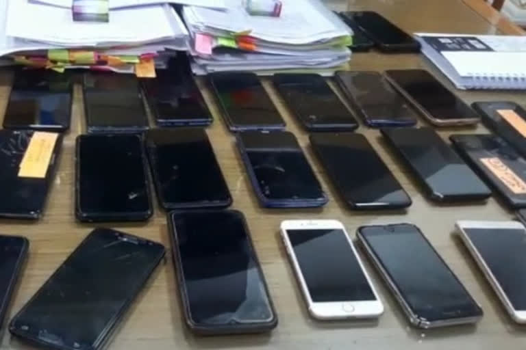 Cyber Police recovered lost mobiles and returned to real owners