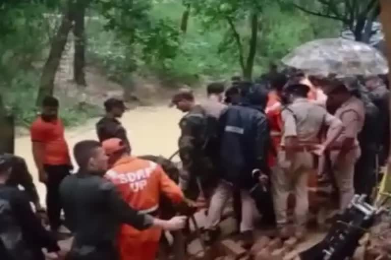 UNDER CONSTRUCTION BUILDINGS WALL COLLAPSED