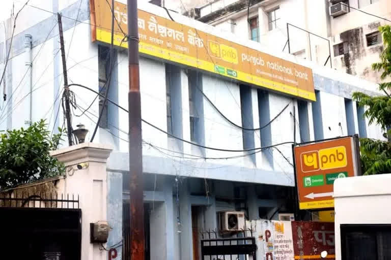 UP: 4 PNB officials suspended after Rs 42 lakh rots in currency chest