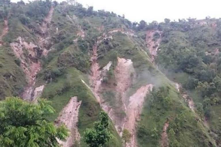 भूस्खलन के कारण सुदूर पश्चिम नेपाल में अछाम जिले में कई लोगों की मौत