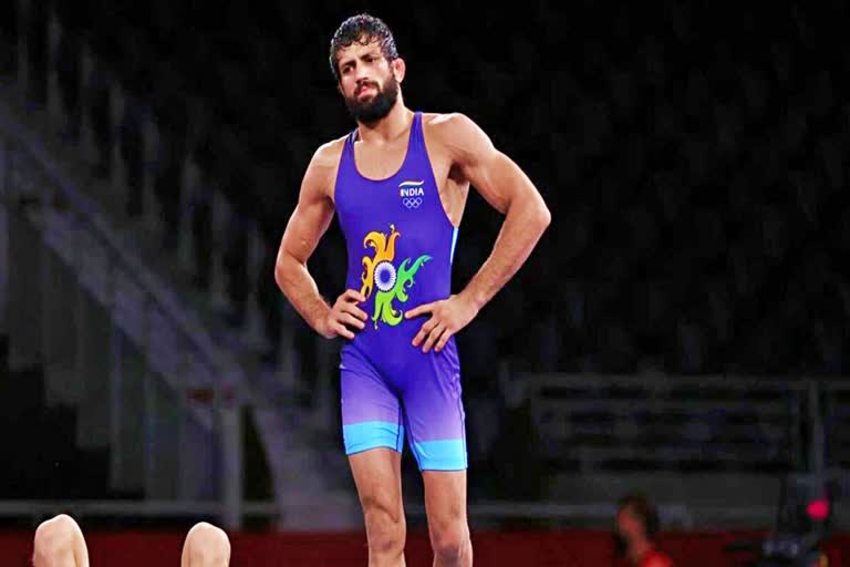 World Wrestling Championship  Olympic medalist Ravi Dahiya  Olympic medalist Ravi Dahiya out of medal race  Gulomjon Abdullaev beat Ravi Dahiya  Ravi Dahiya  विश्व कुश्ती चैंपियनशिप  ओलंपिक पदक विजेता रवि दहिया  ओलंपिक पदक विजेता रवि दहिया पदक की दौड़ से बाहर  गुलोमजोन अब्दुल्लाव ने रवि दहिया को हराया  रवि दहिया