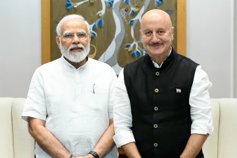 बॉलिवूड सेलेब्रिटींनी दिल्या नरेंद्र मोदींना शुभेच्छा