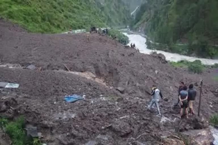 Nepal landslides  നേപ്പാളില്‍ മണ്ണിടിച്ചില്‍  ഉദ്യോഗസ്ഥര്‍  കാഠ്‌മണ്ഡു  നേപ്പാള്‍ വാര്‍ത്തകള്‍  നേപ്പാളിലെ അച്ചാമില്‍ മണ്ണിടിച്ചില്‍  മണ്ണിടിച്ചില്‍  മഴക്കെടുതി  Nepal landslides  landslides  landslide news updates