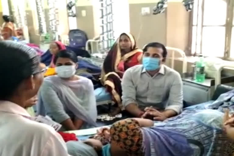 Alwar collector inspection in government hospitals, directs to investigate ANMs work