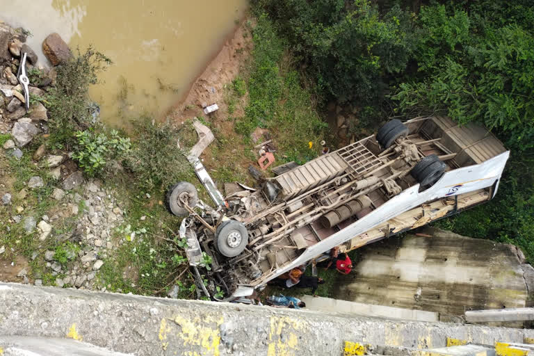 At least five killed after bus overturns in Hazaribagh