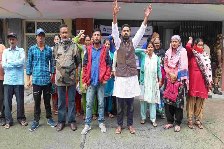 People of dam affected villages staged a sit-in outside THDC office