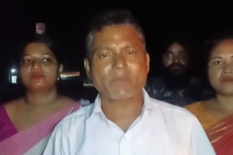 TMC accused of pelting stones at BJP MLAs car in Sitalkuchi