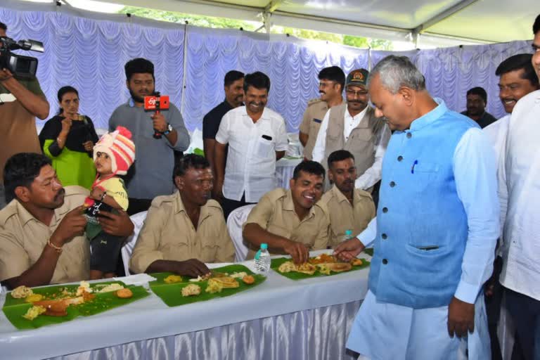 Breakfast party  for mavutha and  kavadis