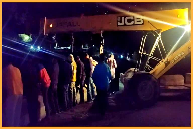 loader machine fell into ditch in Kinnaur