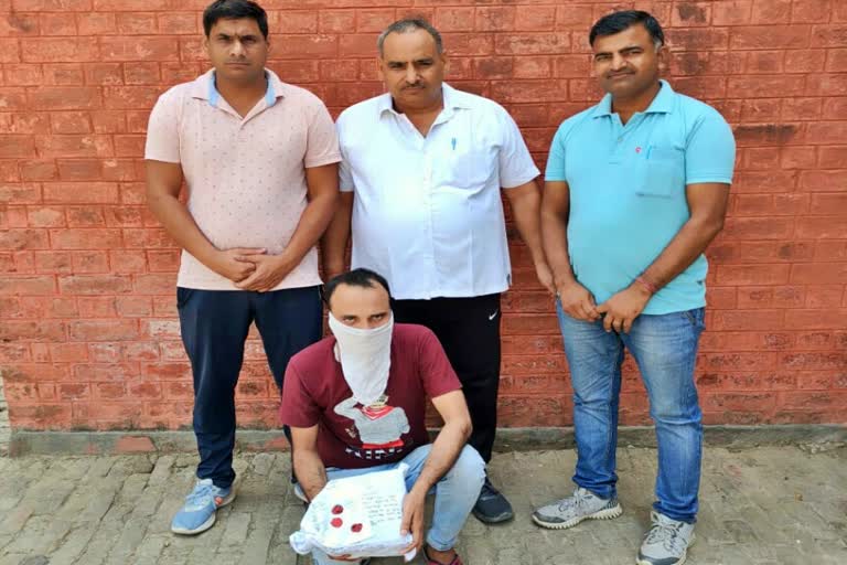 Karnal police arrested one accused with 2256 intoxicant capsules