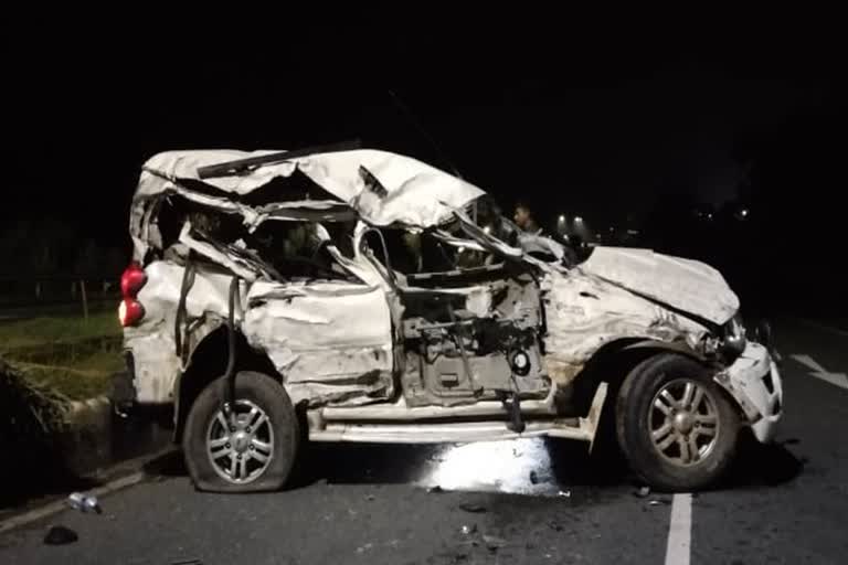 Road Accident in Dhanbad two killed in collision between truck and vehicle