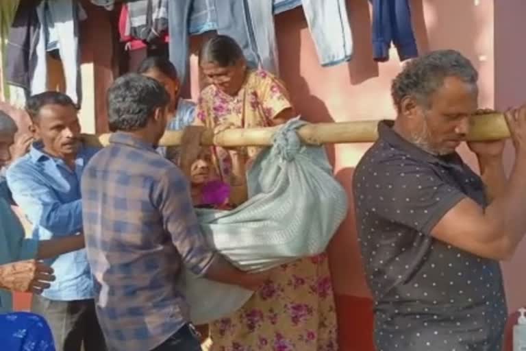 Locals carried the old woman to the hospital