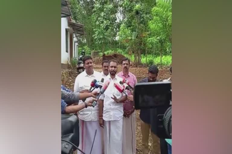 pinarayi vijayan is not eligible  pinarayi vijayan  not eligible in cheif ministers post  k surendran  k surendran about pinarayi vijayan  pinarayi vijayan wants to resign  surenran criticising cheif minister  latest news in pathanamthitta  latest news today  മുഖ്യമന്ത്രി സ്ഥാനം രാജി വച്ച്  ജുഡീഷ്യൽ അന്വേഷണം നേരിടണം  ഗവർണറെ കയ്യേറ്റം ചെയ്യാൻ ശ്രമിച്ചവർക്കെതിരെ  നടപടിയെടുക്കാതെ രക്ഷിച്ചത് മുഖ്യമന്ത്രി  ബിജെപി സംസ്ഥാന പ്രസിഡന്‍റ്  ആഭ്യന്തര വകുപ്പ് കയ്യാളുന്ന മുഖ്യമന്ത്രി  ഹൈക്കോടതിയിലെ സിറ്റിംഗ് ജഡ്‌ജി  പ്രതിപക്ഷനേതാവിനെതിരെയും വിമര്‍ശനം  പ്രതിഷേധത്തിന് വിദ്യാർഥികളെ ഒരുക്കി  പത്തനംതിട്ട ഏറ്റവും പുതിയ വാര്‍ത്ത  മുഖ്യമന്ത്രിയെ വിമര്‍ശിച്ച് കെ സുരേന്ദ്രന്‍