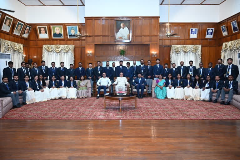 Trainee officers meet Governor Ramesh Bais