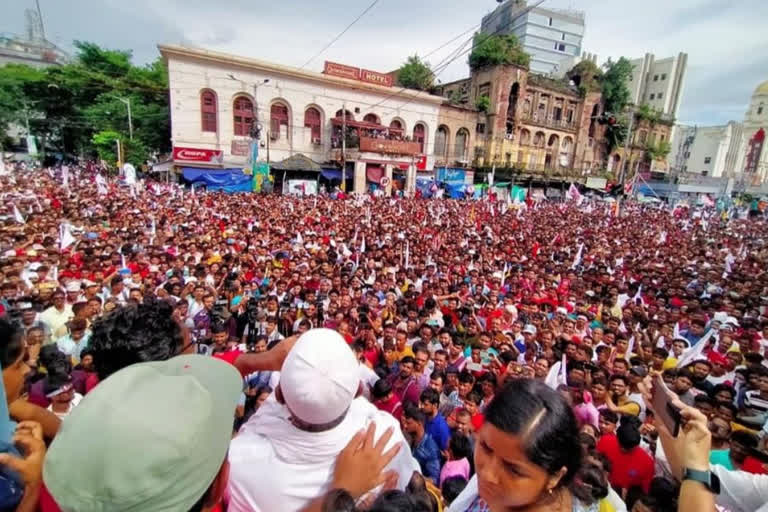 انیس خان کو انصاف دلانے کے لئے ڈی وائی ایف آئی اور ایس ایف آ ئی کا مظاہرہ