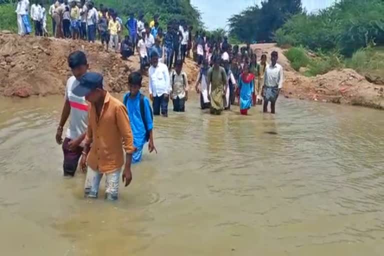 there-is-no-bridge-to-go-to-school-in-koppal