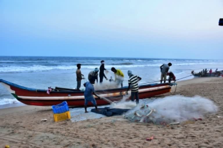 Eight Indian fishermen held by Sri Lankan Navy