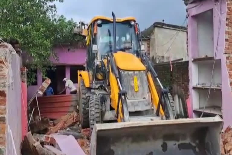 Rape accused house demolished in Bokaro