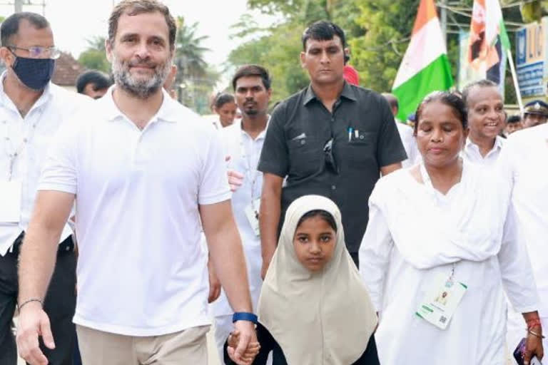 Patra posts Rahuls pic with hijab clad girl