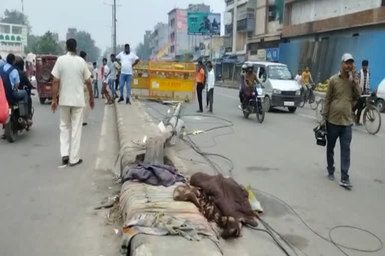 દિલ્હીના સીમાપુરીમાં ફૂટપાથ પર સૂઈ રહેલા 6 લોકોને ટ્રકે કચડ્યા