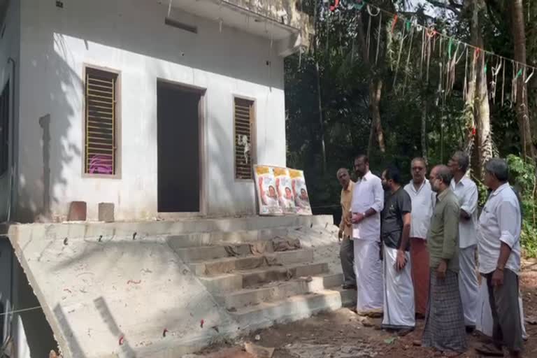 bomb attack on kannur congress office  kannur congress office  kannur chembilode bomb attack  alleged that cpim behind the attack  cpim behind the attack  bomb attack cpim  latest news in kannur  kannur bomb  കോൺഗ്രസ് ഓഫീസിന് നേരെ ബോംബേറ്  പിന്നില്‍ സിപിഎം പ്രവര്‍ത്തകരെന്ന് ആരോപണം  കണ്ണൂരില്‍ ബോംബേറ്  പ്രിയദർശിനി കോണ്‍ഗ്രസ്‌ മന്ദിരത്തിനു നേരെ  ബൈക്കിലെത്തിയ സംഘമാണ് ബോംബെറിഞ്ഞത്  ഉദ്ഘാടനം ചെയ്യാനിരിക്കെയാണ് അക്രമം  കണ്ണൂർ ഏറ്റവും പുതിയ വാര്‍ത്ത  ഇന്നത്തെ പ്രധാന വാര്‍ത്ത