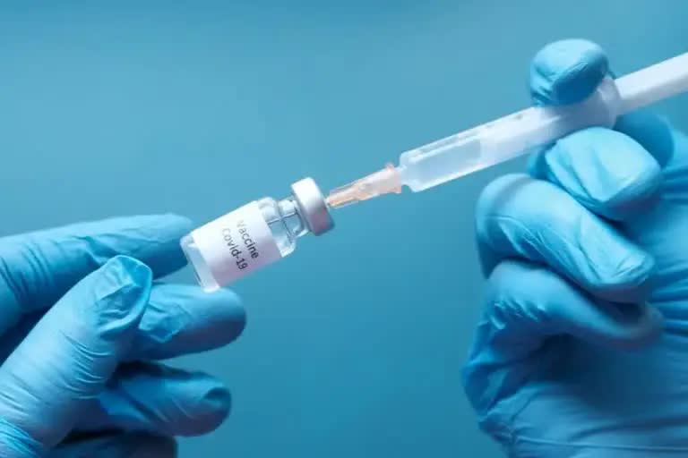 COVID ના નવા કેસોના ઘટાડા માટે રસીકરણ એ ચાવીરૂપ