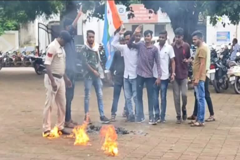 NSUI burns effigy of BJP leader Sambit Patra