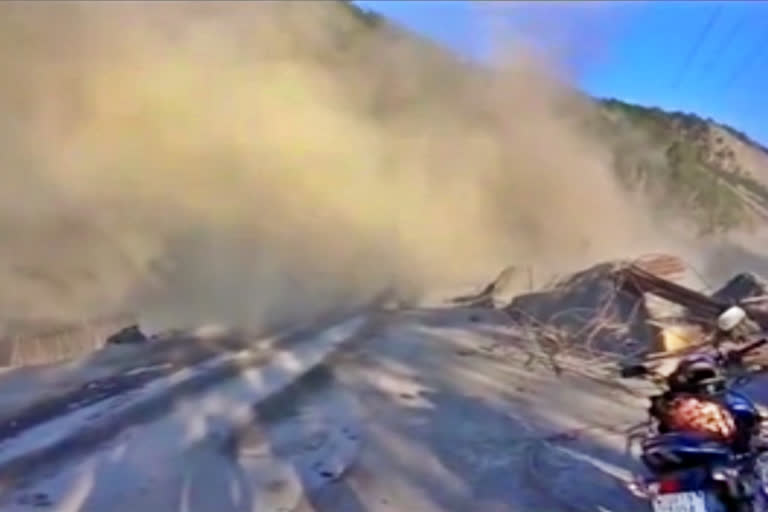 Jammu-Srinagar National Highway has been completely closed for traffic due to landslides and rockslides at Cafeteria turn of Ramban.