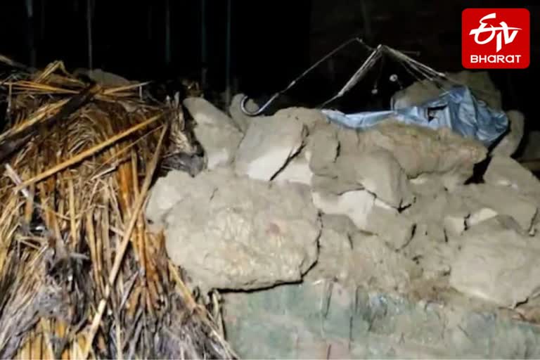 इटावा में दीवार गिरने से 6 की मौत