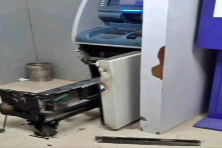सिवान में आधे घंटे में ATM काटकर ले गए चोर