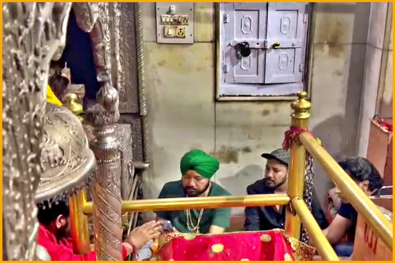 Mika Singh visit Bajreshwari Temple