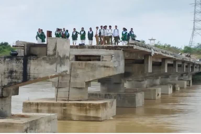 MP Anuppur Boat overturned