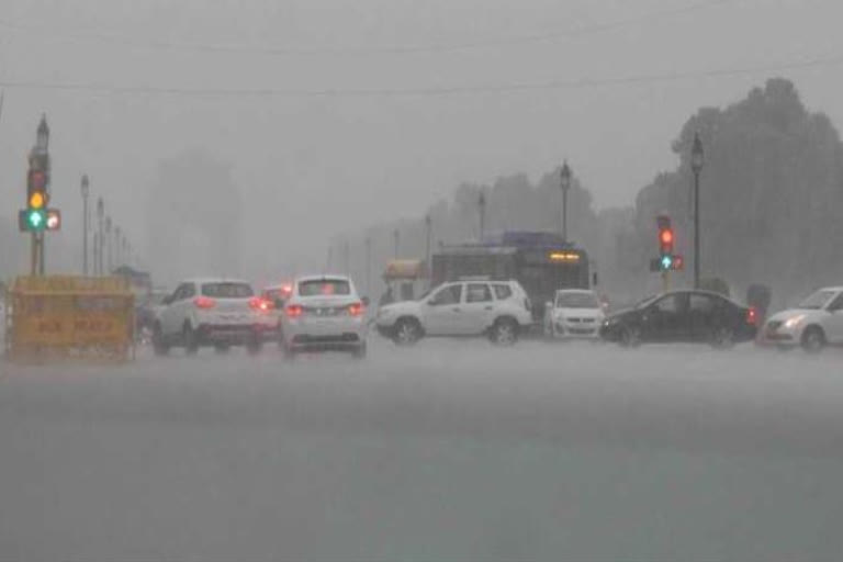 Rains Continue to Lash Parts of Delhi and NCR IMD Issued Yellow Alert