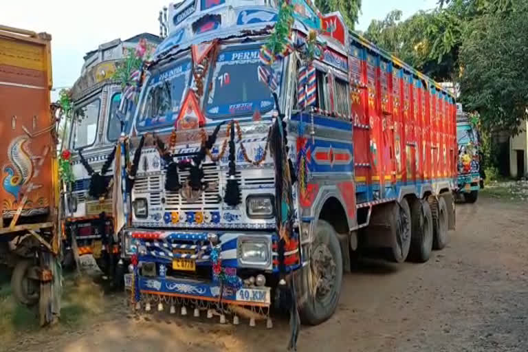 illegal sand on truck in deoghar