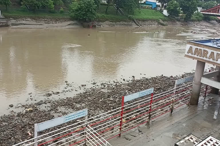 Silt in Ganga nahar