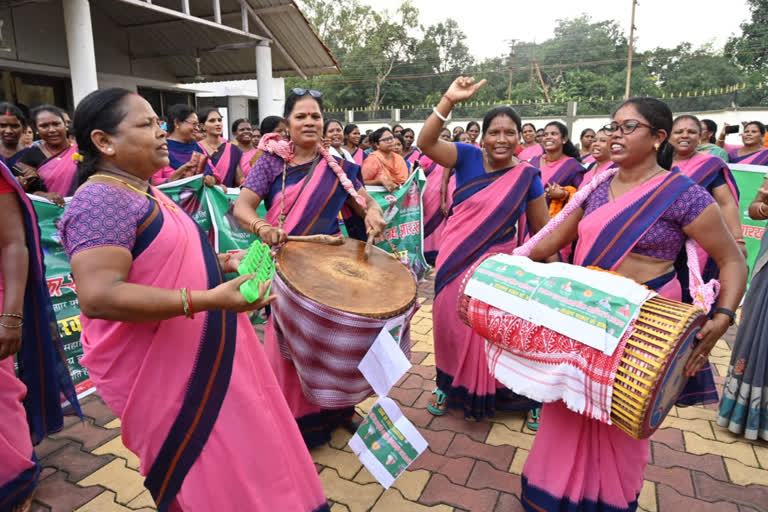 CM Hemant soren gift to Anganwadi Sevika Sahayika