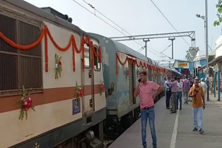 train running between Jasidih Bengaluru